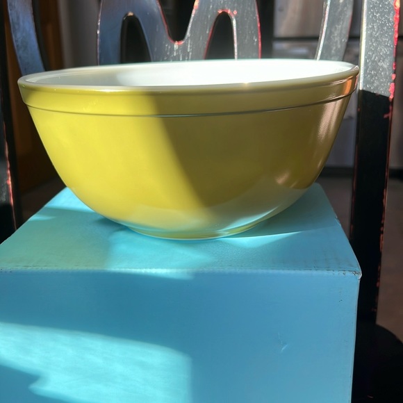 VTG Pyrex 403 Verde 2 1/2 qt Mixing Bowl - Picture 2 of 7